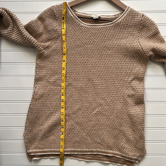 J Crew Super Soft wool blend sweater. M tan camel color - Picture 6 of 6